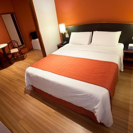 Hotel Moncloa เซาเปาโล ภายนอก รูปภาพ
