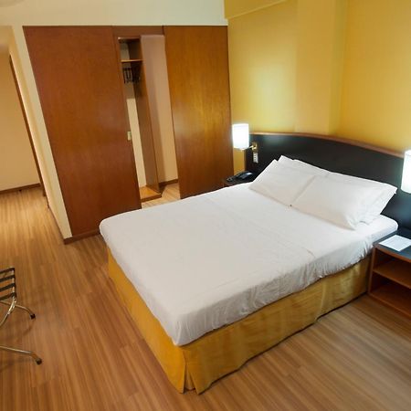 Hotel Moncloa เซาเปาโล ภายนอก รูปภาพ