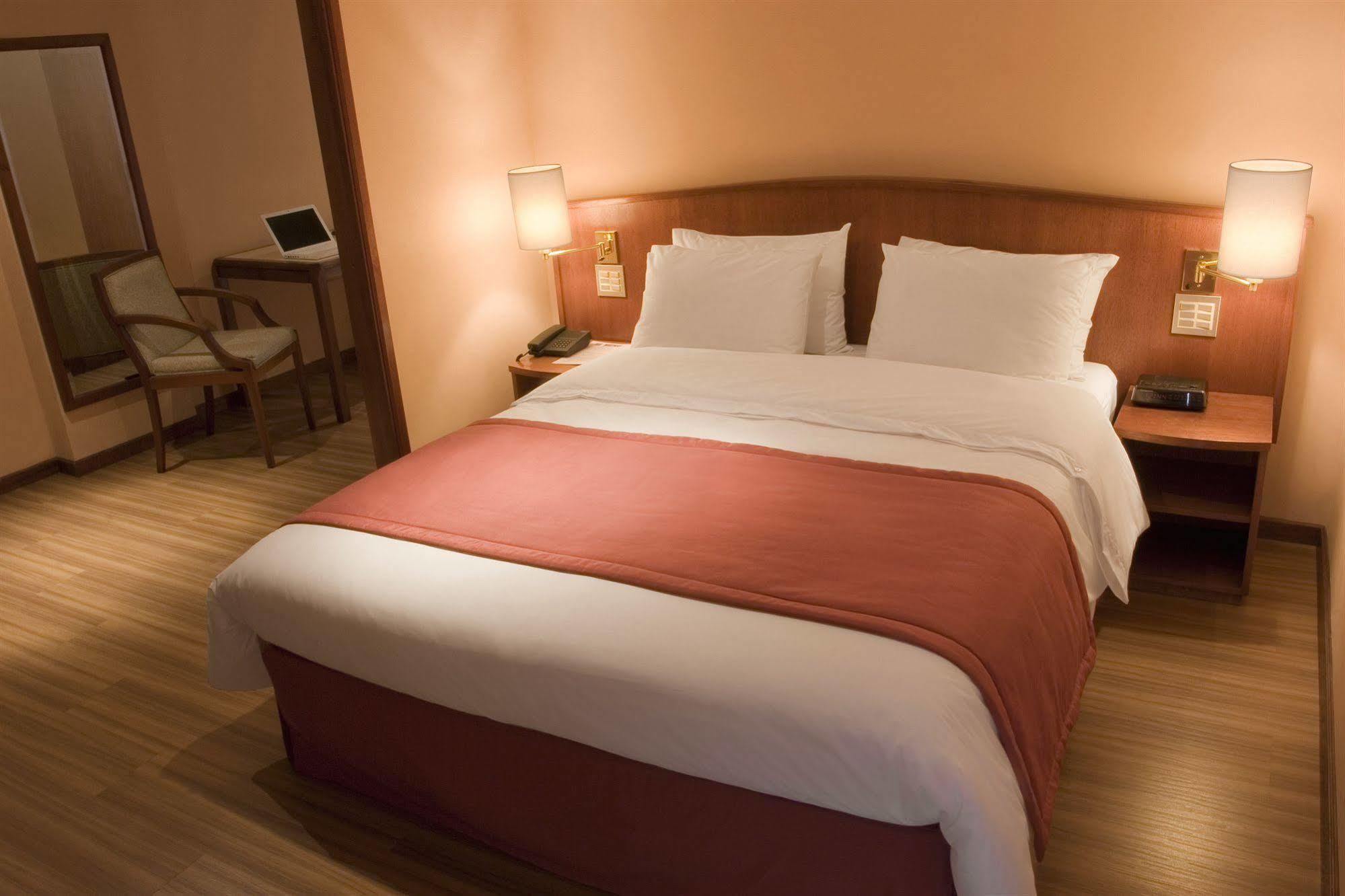 Hotel Moncloa เซาเปาโล ภายนอก รูปภาพ